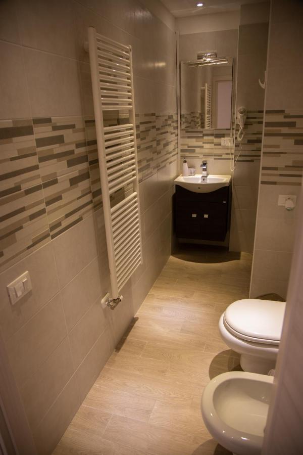B&B Miramare Suite Taranto Ngoại thất bức ảnh